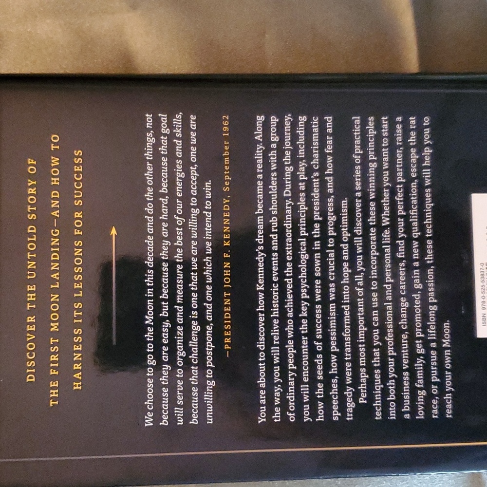 Moonshot a‎ novel - Picture 4 of 5